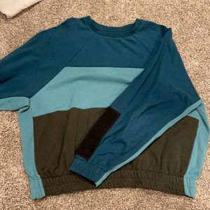 Women’s crewneck sweatshirt